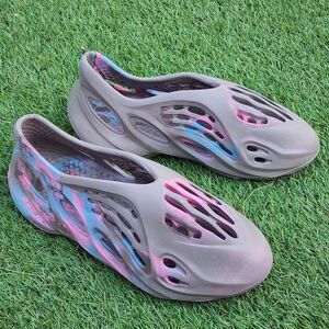 YEEZY FOAM RUNNERS - Mens Slippers - SIZE 8